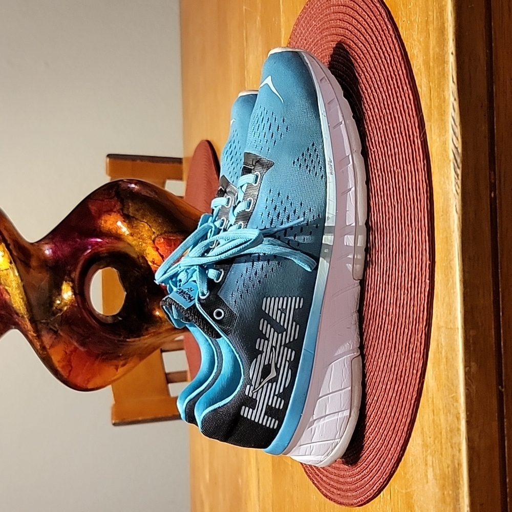Hoka Cavu. Size 8